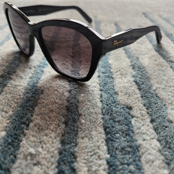 *SALE! NWT Salvatore Ferragamo Sunglasses SF894S 55-17-140 - Picture 3 of 10